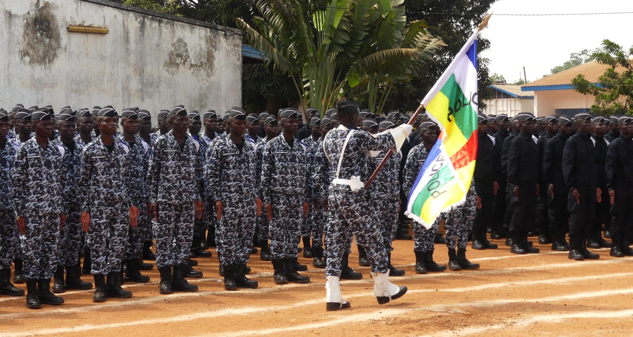 Centrafrique : plus de 900 élèves policiers présentés au drapeau à Bangui