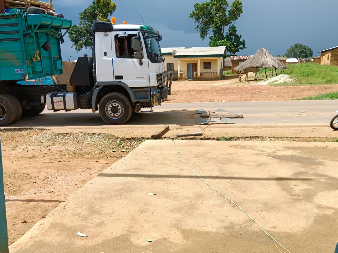 Centrafrique : des transporteurs routiers dénoncent des taxations illégales sur le pont bascule de Béloko