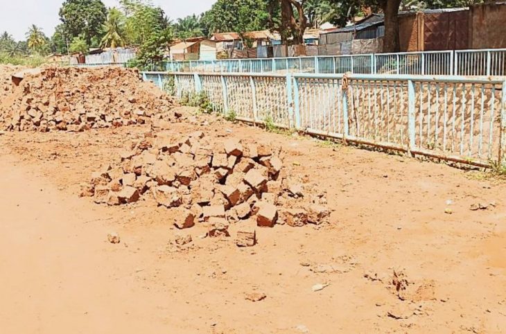 Bangui : l’avenue Ruth Roland transformée en site de fabrication de briques