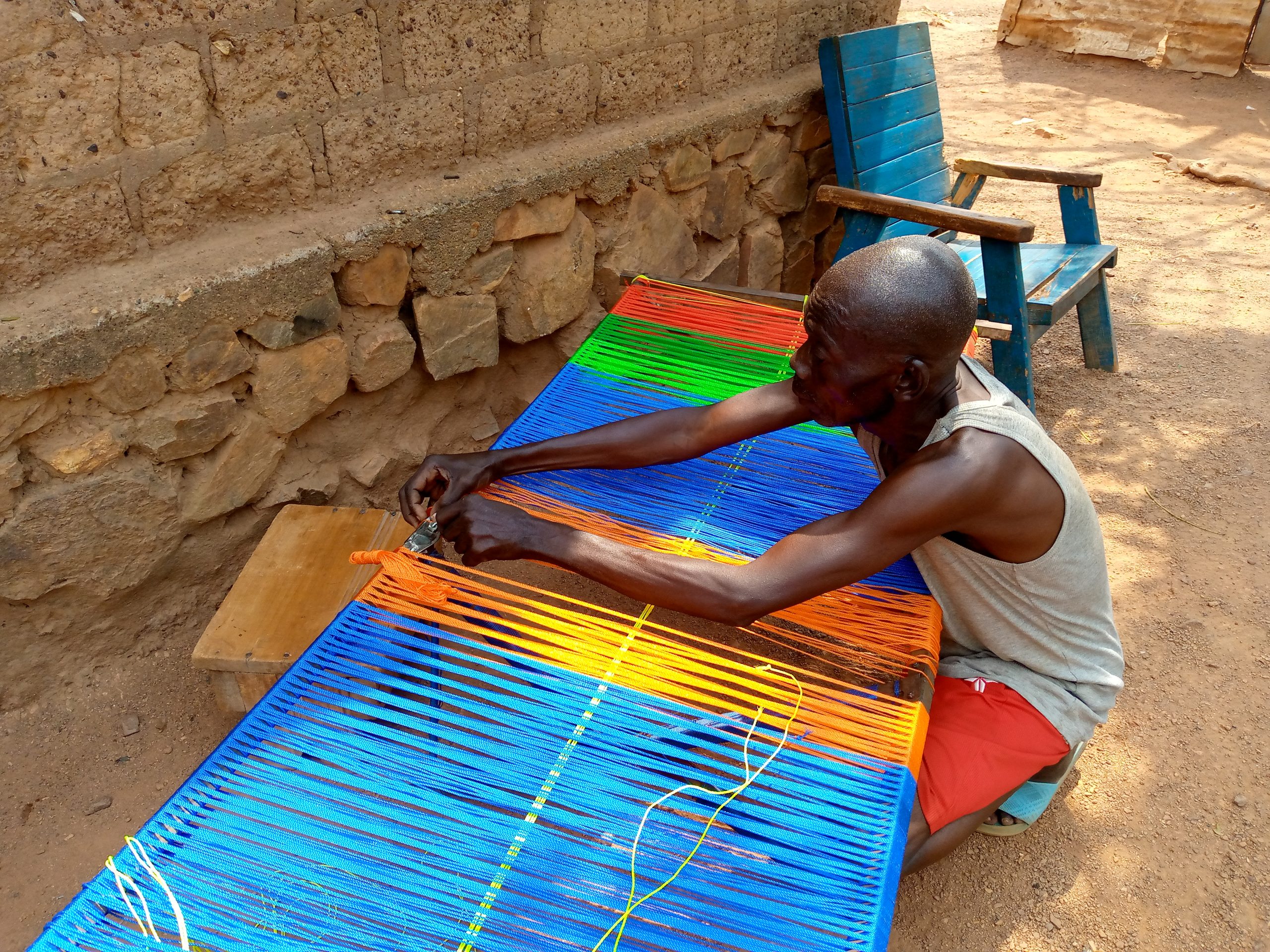 Centrafrique : Jérôme Wabemtou, un malvoyant fabricant de lits repliables