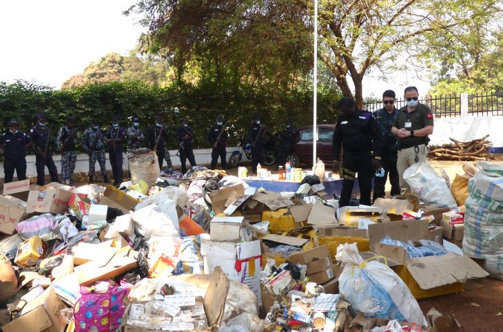 Centrafrique : la police présente une importante quantité de stupéfiants et produits avariés saisis