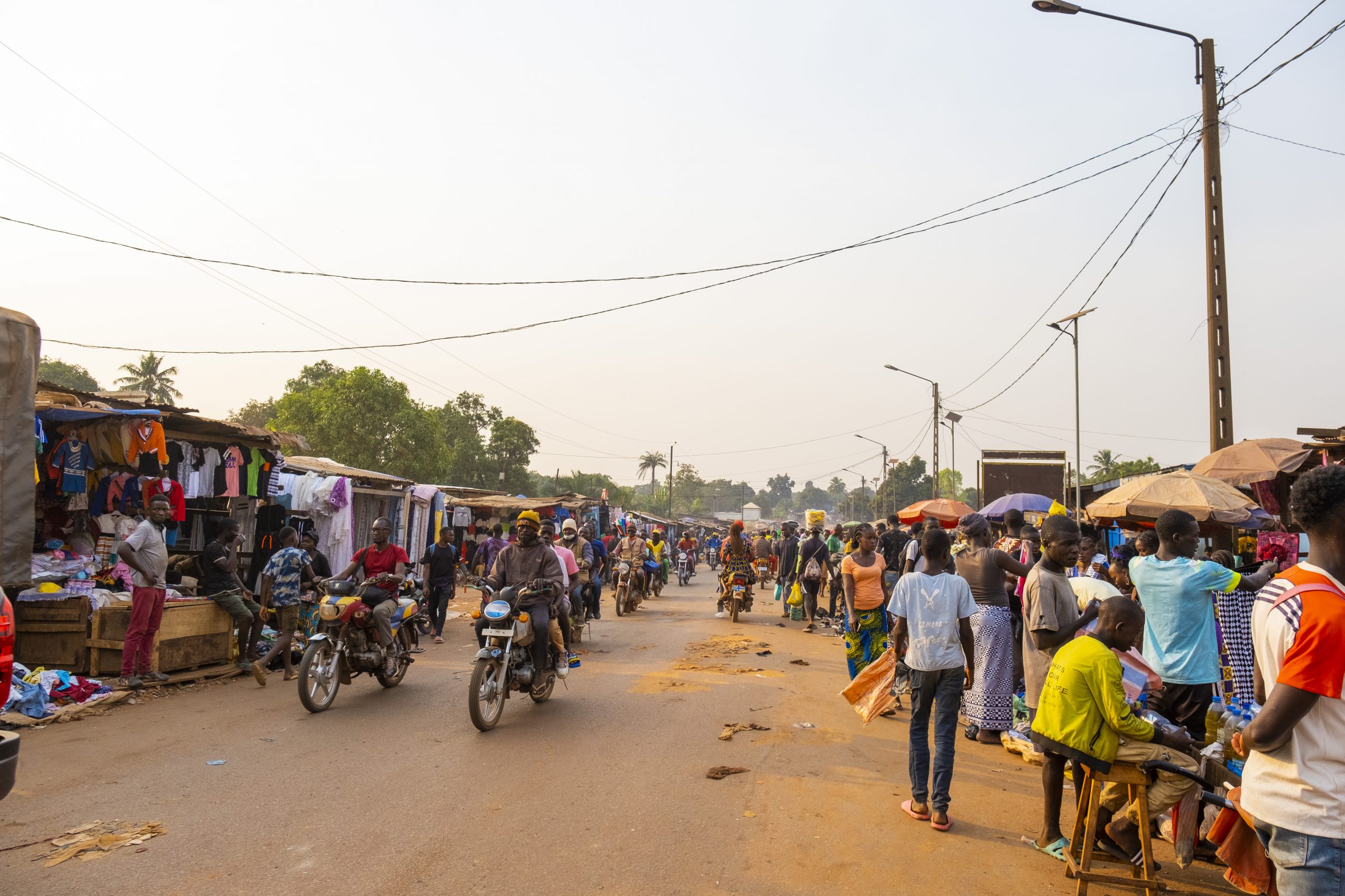 Le défi de la justice face à la justice populaire