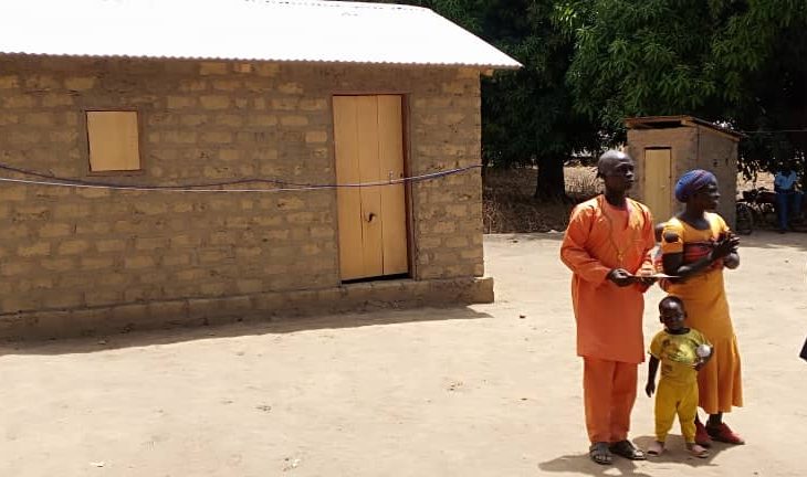 Centrafrique : l’église évangélique des Frères offre des logements à des familles affectées par la crise à Bocaranga