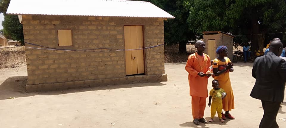 Centrafrique : l’église évangélique des Frères offre des logements à des familles affectées par la crise à Bocaranga