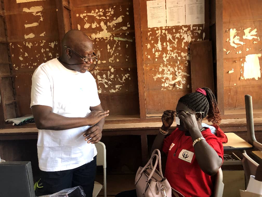 Centrafrique : l’APSDC lance une campagne de dépistage de presbytie en faveur des enseignants au lycée MJ Caron de Bangui