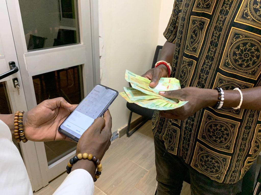 Centrafrique : une nouvelle taxe sur les transactions financières électroniques provoque l’indignation