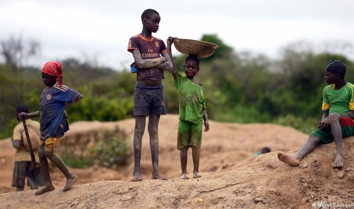 Centrafrique : aux Mbrès, les chantiers miniers attirent plus d’enfants que les écoles