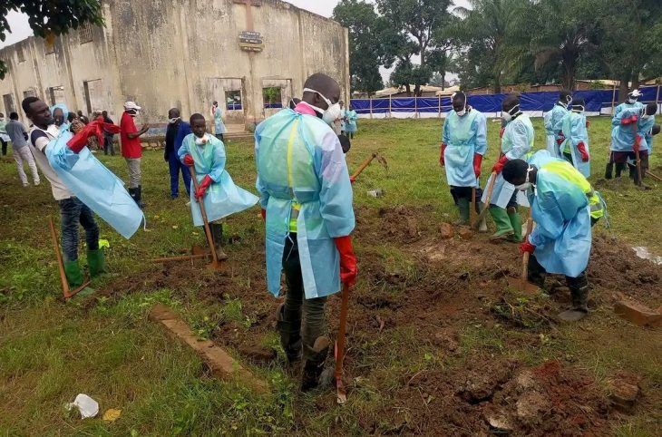 Pour leur mémoire : début d’exhumation des restes des corps enterrés dans l’enceinte de l’église Boulata à Bangui
