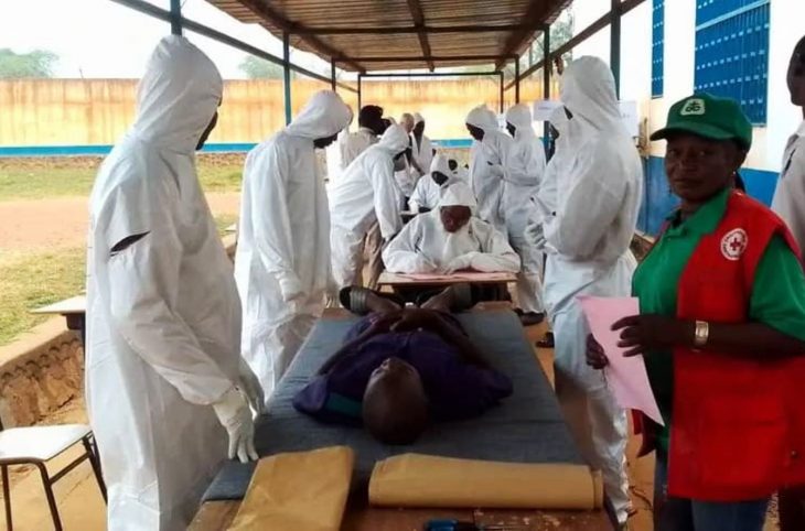 Centrafrique : des agents de secours s’entrainent à assister des victimes d’attentat