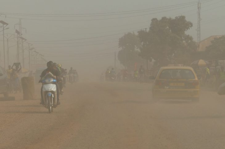 Bangui : travaux de routes en cours, la poussière, quotidien des Banguissois du nord