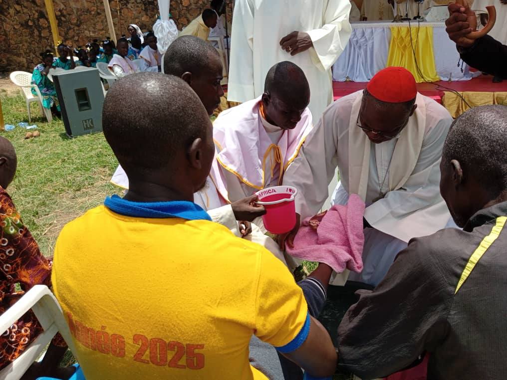 Bangui : le cardinal Nzapalaïnga célèbre une messe à la prison de Ngaragba