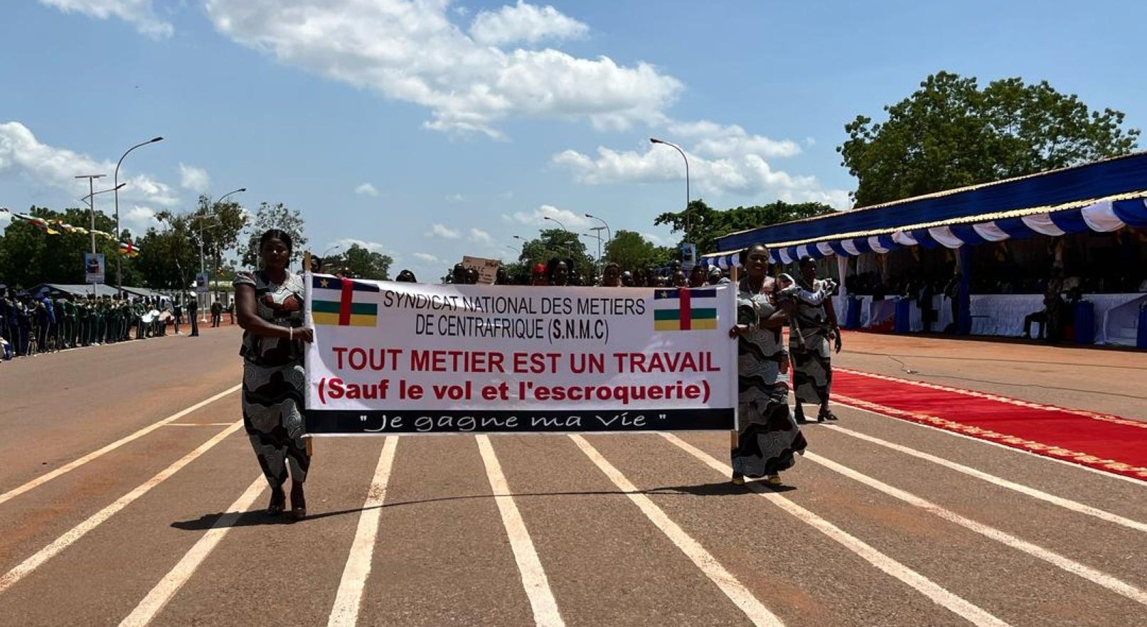 Fête du travail : célébration marquée par un défilé civil sur l’avenue des Martyrs à Bangui