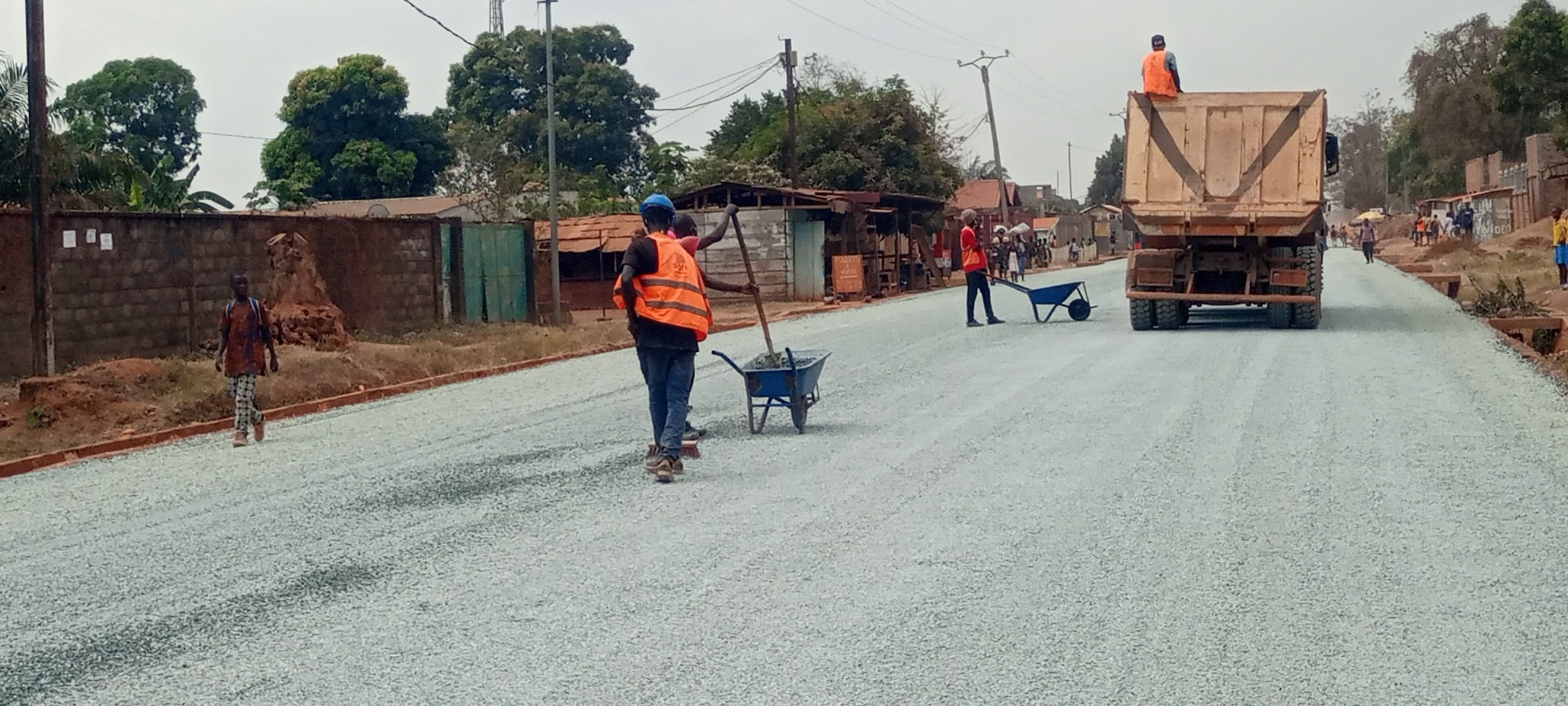 Bangui : routes nouvellement construites, le gouvernement reconnaît des défauts