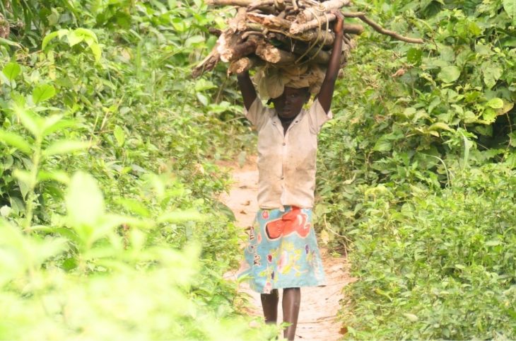 Centrafrique : entre aide à la famille et le travail des enfants à Mobaye