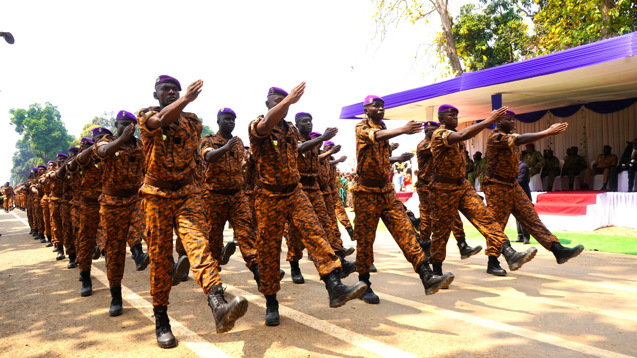 Près de 600 douaniers de la CEMAC achèvent une formation militaire de base à Bangui