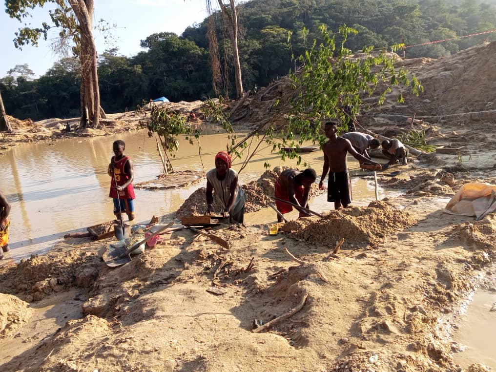 Exploitation minière à Ekinga : quand la rivière devient un danger