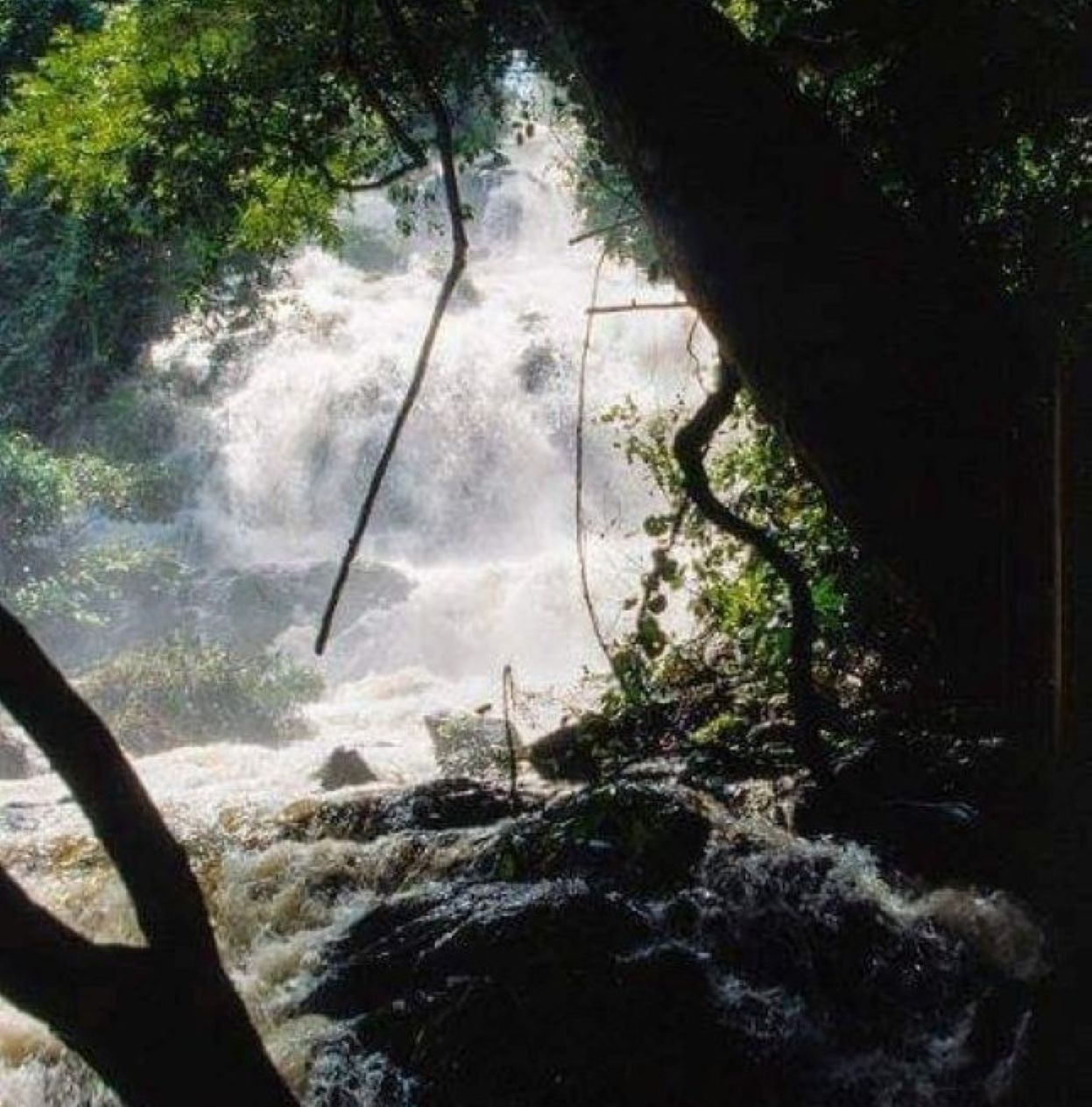 Tourisme : les merveilles de la chute de Mbéko de plus en plus attirants