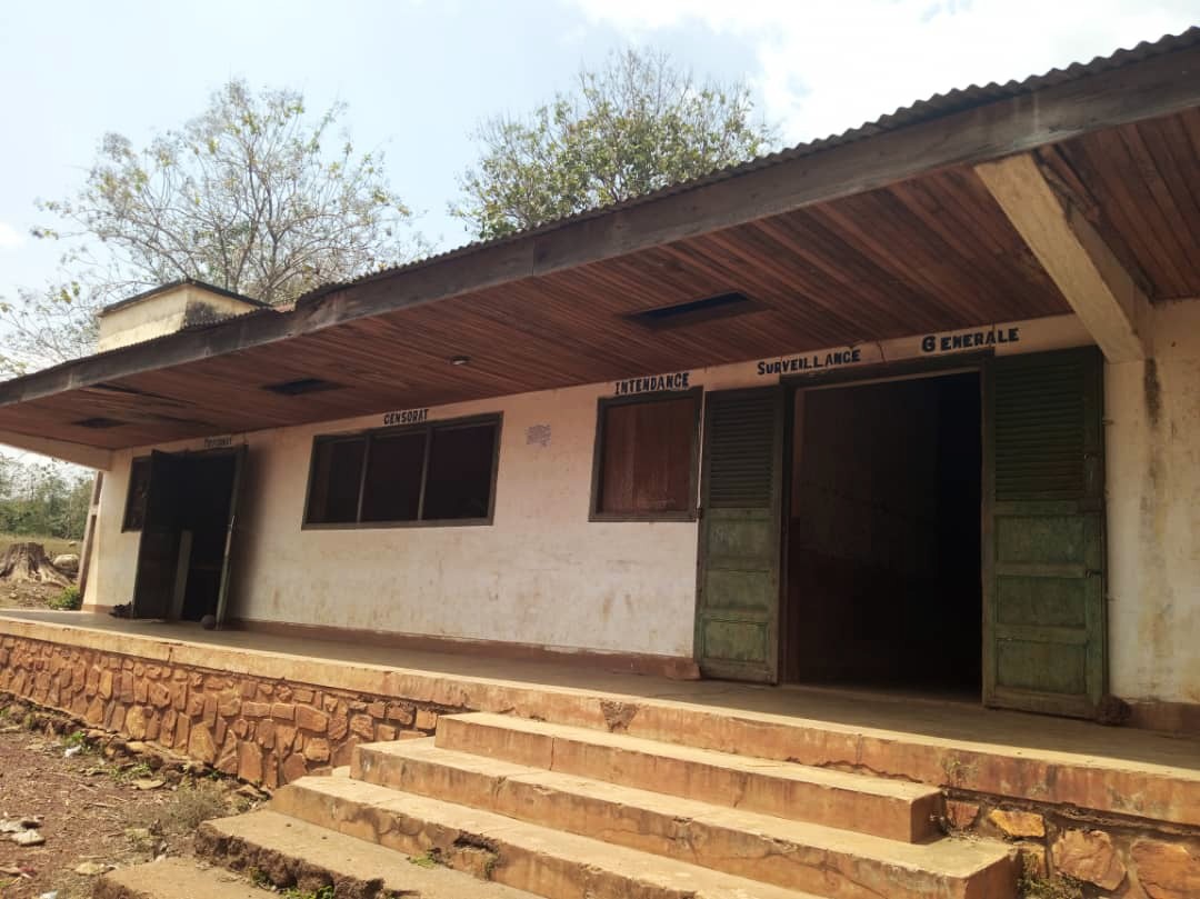 Des enseignants absents de leur poste au lycée de Mobaye, le proviseur pointe un doigt accusateur