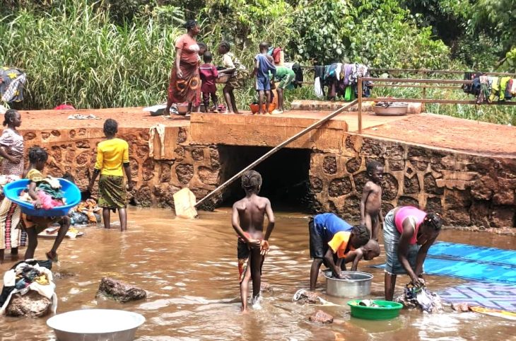 Bangassou : des ménages de Manipo-Lepreux se rabattent sur le marigot Zagaro faute d’eau potable