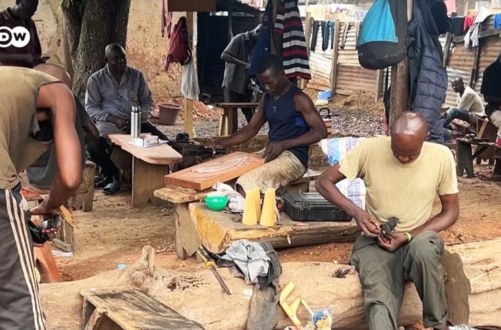 En Centrafrique, ébénistes et sculpteurs craignent pour l’avenir de leur métier