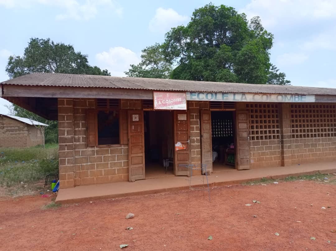 Biscuits « envoûtés », jetons « mystérieux et fantômes » : des rumeurs qui paralysent les cours à l’école La Colombe à la sortie nord de Bangui