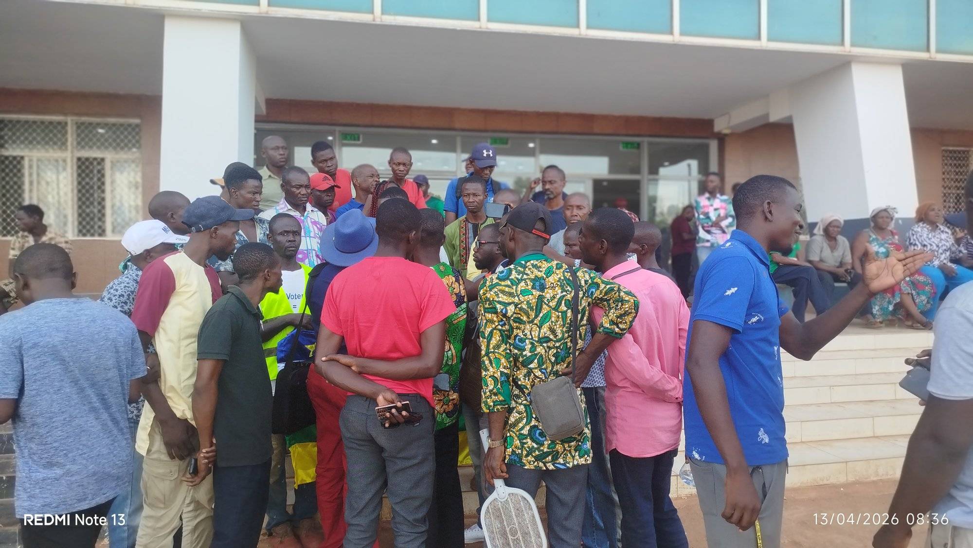 ONASPORT : manifestation pour et contre le retour du directeur général