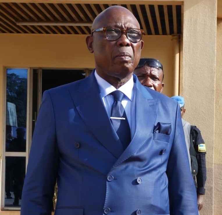 Dossier du jour : le Premier ministre Moloua brandit la redevabilité et répond aux critiques sur son bilan de 100 jours