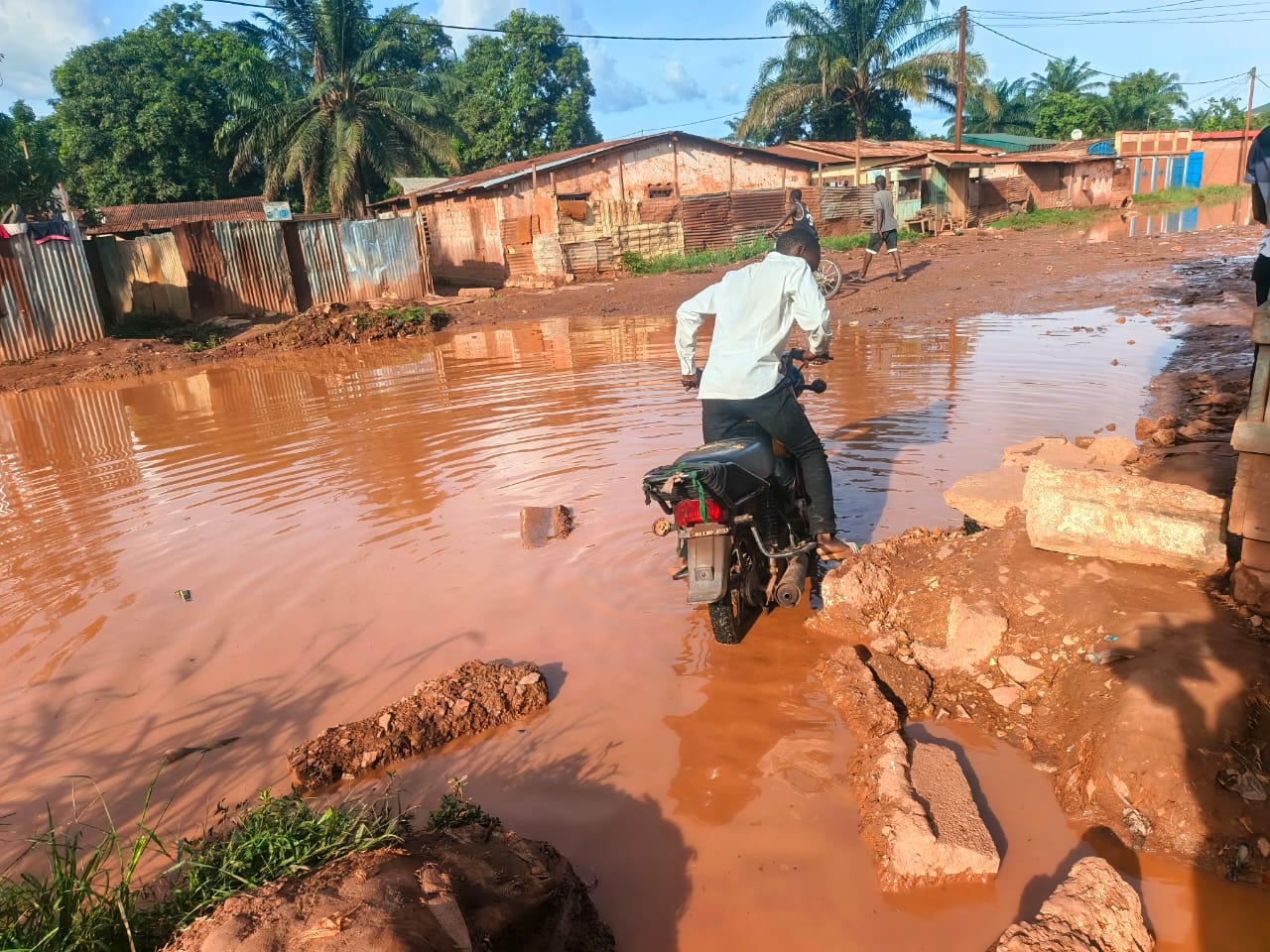 Bangui : l’Avenue Omar Bongo, une route en état de dégradation avancée