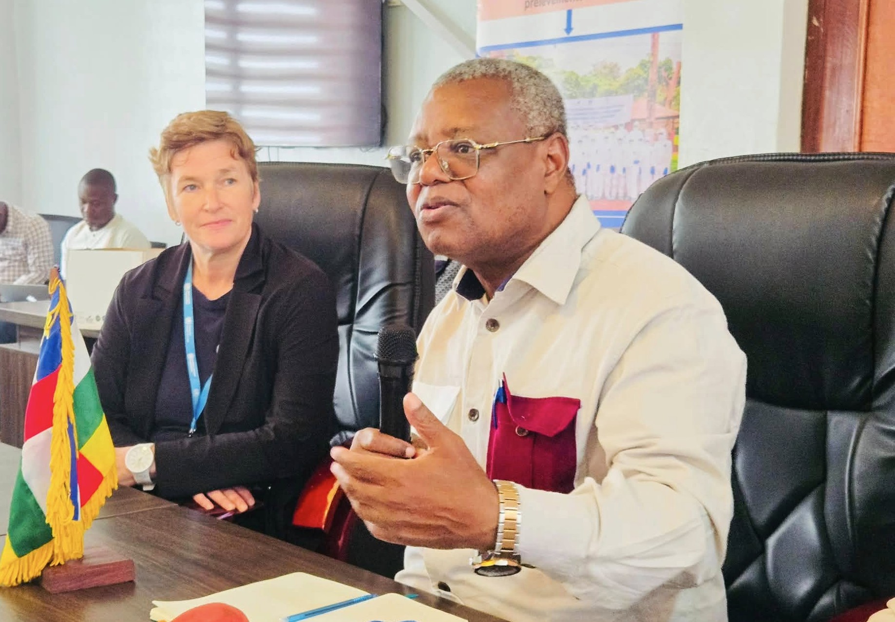 Riposte contre Ebola : Pierre Somsé évalue les mesures à l’hôpital Elisabeth Domitien