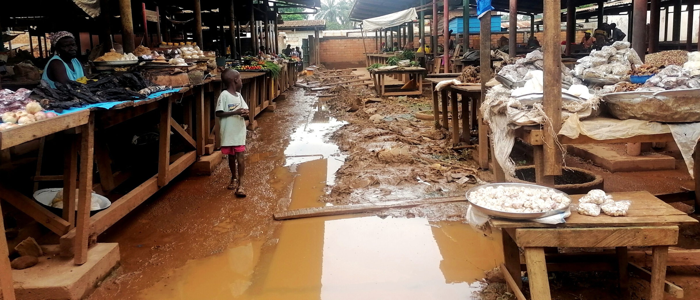 Bangui : l’obstruction des canaux d’évacuation des eaux pointée comme cause des inondations dans le 5e arrdt