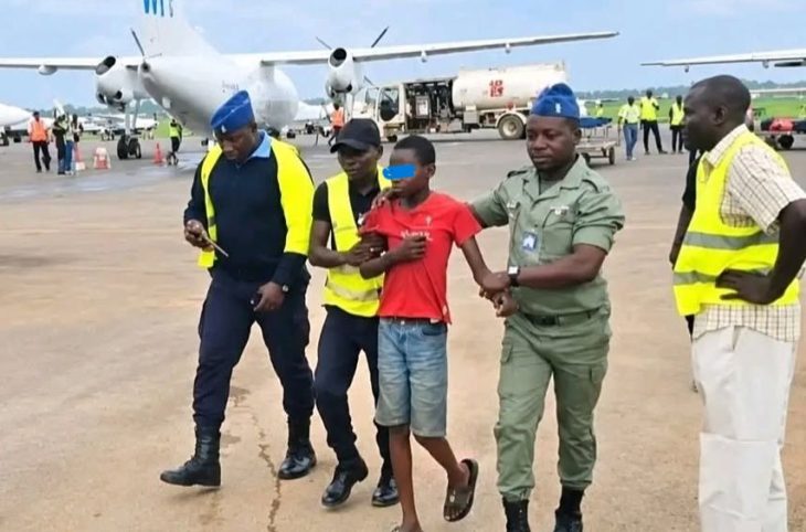 Société : le garçon retrouvé dans le puits du train d’atterrissage d’un avion à Bangui reste en détention à la SRI