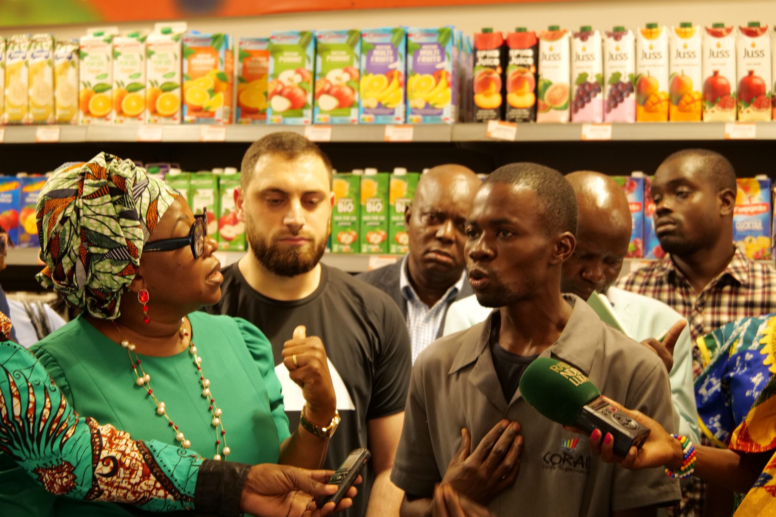 Société : la ministre du travail fait une descente inopinée dans 5 supermarchés de Bangui