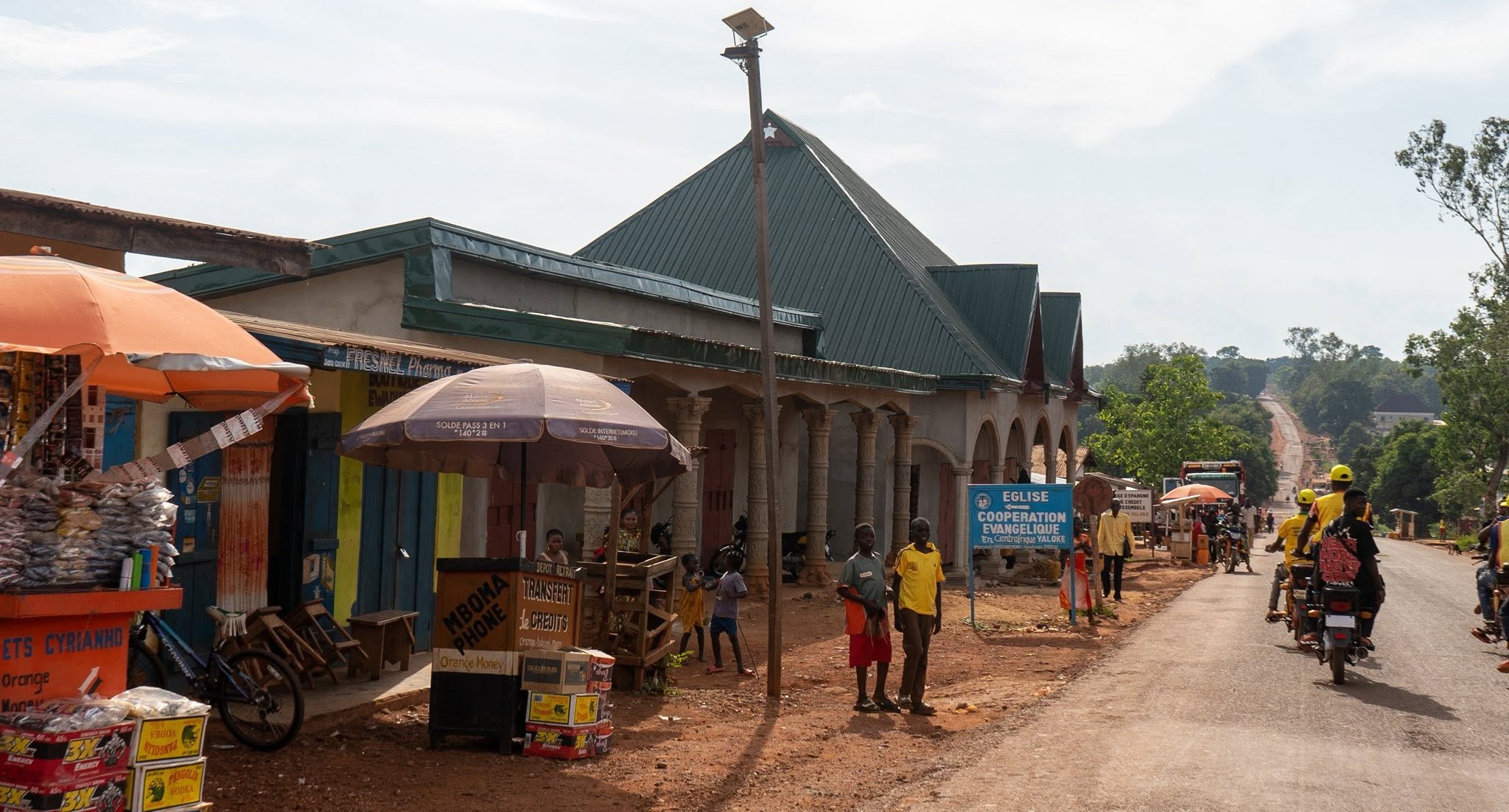 A Yaloké, la reprise des cours reste timide, des élèves encore sur les chantiers miniers