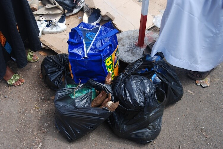 Centrafrique : les sacs en plastique encore très prisés malgré l’interdiction de l’importation et la commercialisation