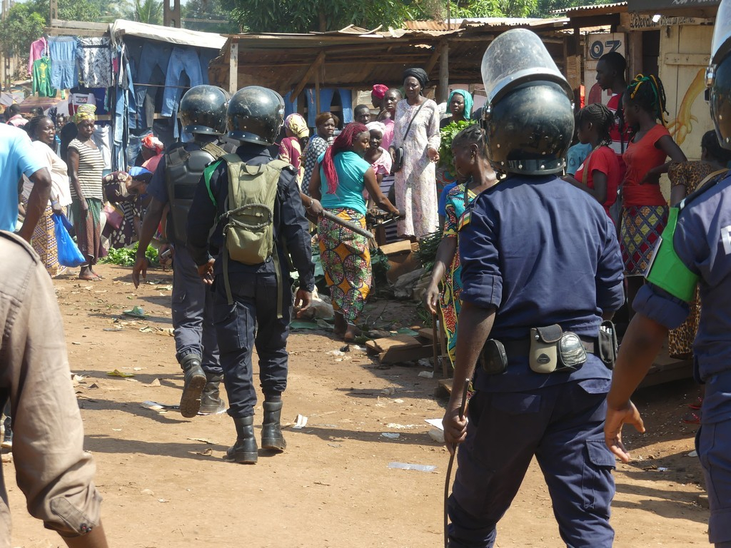 Bangui : La police entame l’opération de déguerpissement des occupants de la voie publique
