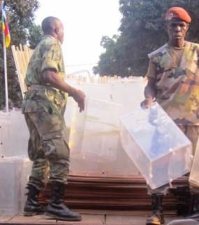 Qui sécurise le matériel électoral dans les provinces ?