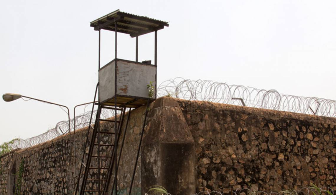 Bangui : un détenu de Ngaragba rattrapé après une tentative d’évasion spectaculaire