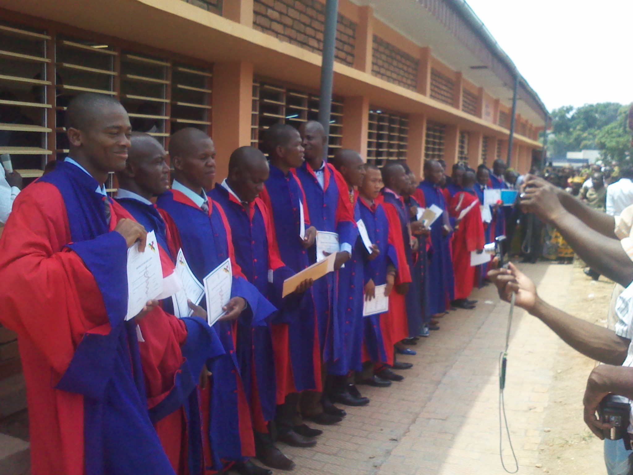 RCA : 65 nouveaux docteurs en médecine honorés