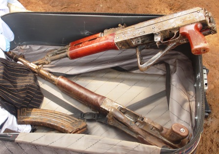 Découverte macabre ce jeudi, deux armes de guerre sont saisies.