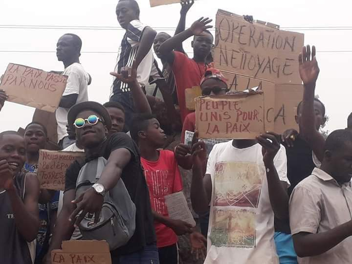 Bangui : Plus de 2000 personnes dans la rue pour demander le départ de trois cadres de la Minusca