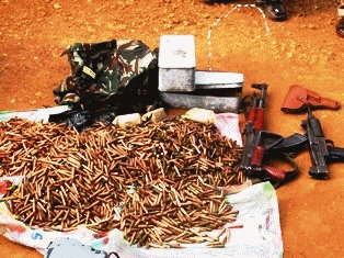 Découverte de cache d’armes et de munitions à Bangui, les auteurs remis à la police.