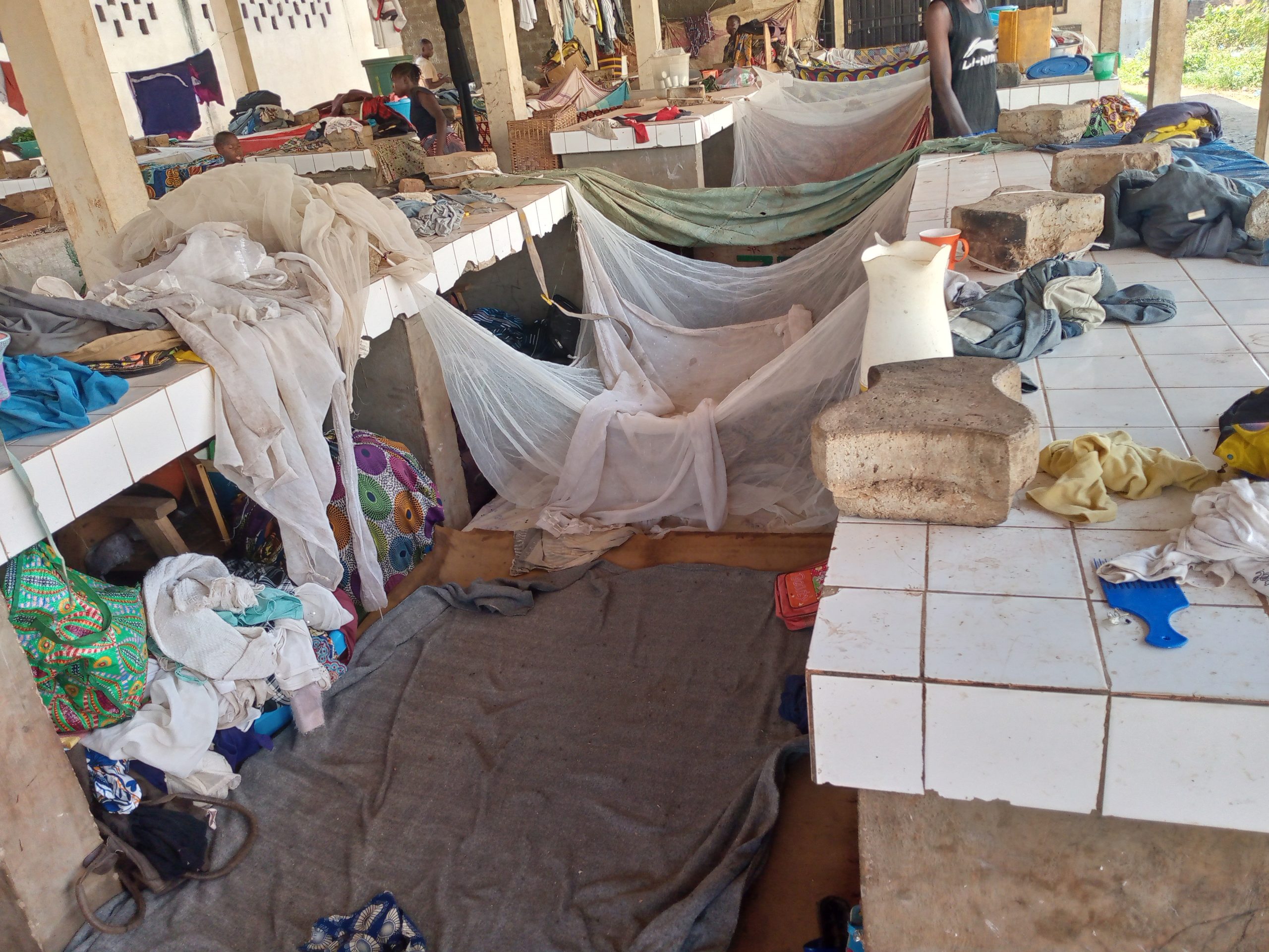 Bangui : première assistance aux personnes déplacées campées derrière le CPI