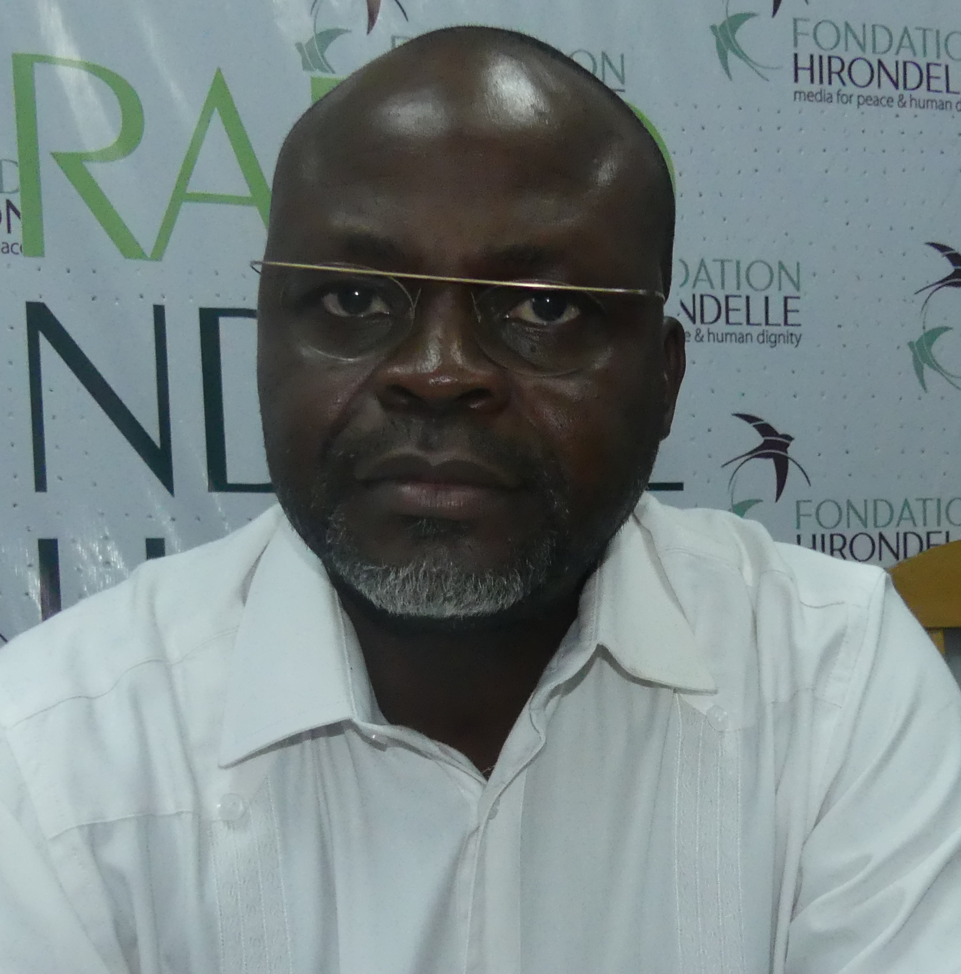 Face à la pandémie du Covid-19, Jean Laurent Syssa Magalé instruit des notions de prévention sur le campus universitaire