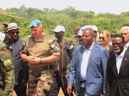 Démonstration aérienne Sangaris-Minusca en présence de Touadéra