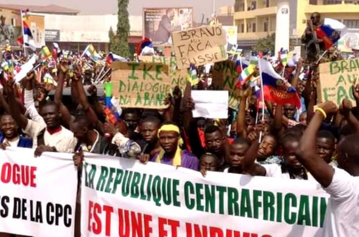 Centrafrique : des milliers de personnes ont marché à Bangui pour soutenir les FACA et leurs alliés