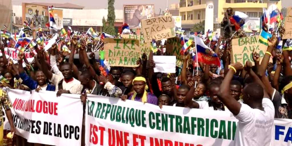 Centrafrique : des milliers de personnes ont marché à Bangui pour soutenir les FACA et leurs alliés