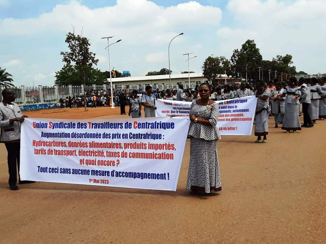 Centrafrique : des milliers de travailleurs ont défilé sur l’avenue des Martyrs à Bangui
