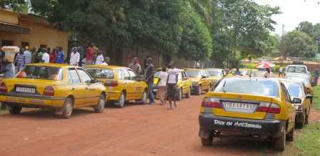 Taxis et bus en grève, difficultés de transport à Bangui