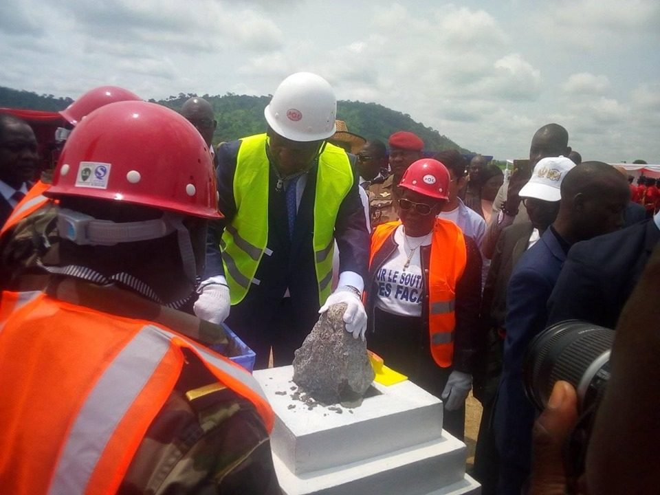 RCA : Faustin Archange Touadéra pose la première pierre de la base logistique des FACA