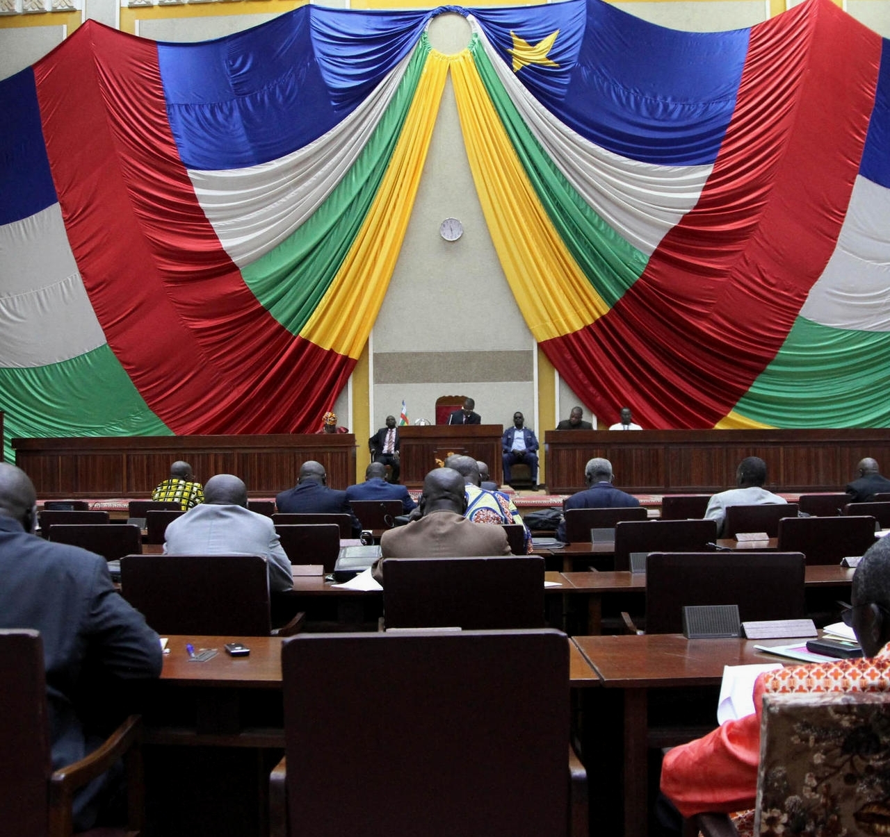 « Les élus de la Nation sollicitent de l’exécutif, la convocation d’une session extraordinaire »